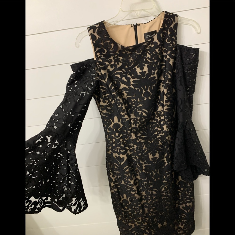 Xscape cold shoulder, bell sleeve, size 4